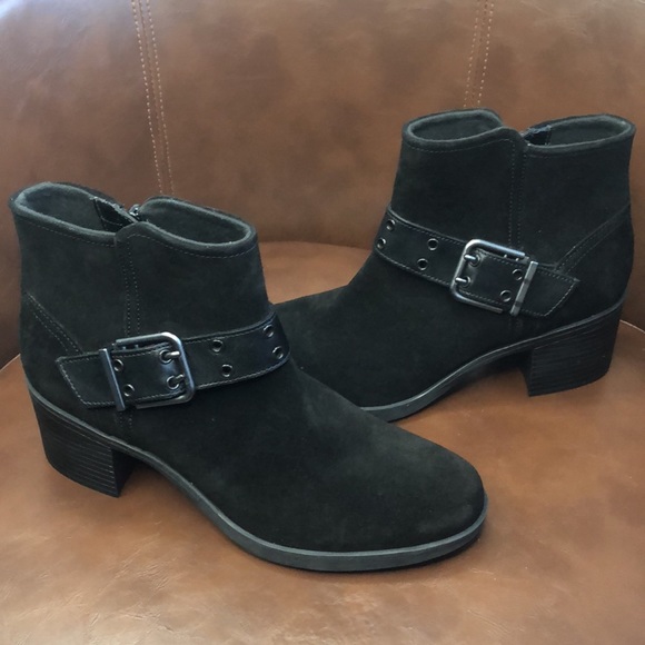 Clarks Hollis Star Buckled Booties - Picture 9 of 9